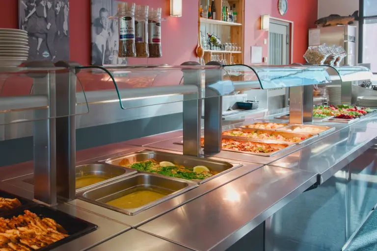 Lounasbuffet haukiputaalla